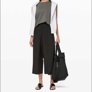 Lululemon wanderer culottes black size 6